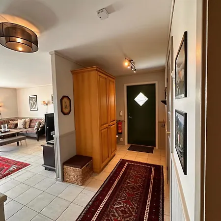 Apartment Cozy 3 Bedroom, Terrace, Pets Welcome *