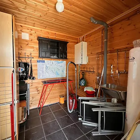Apartment Cozy 3 Bedroom, Terrace, Pets Welcome *