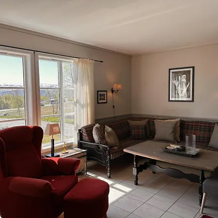Cozy 3 Bedroom, Terrace, Pets Welcome *