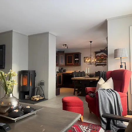 Cozy 3 Bedroom, Terrace, Pets Welcome *