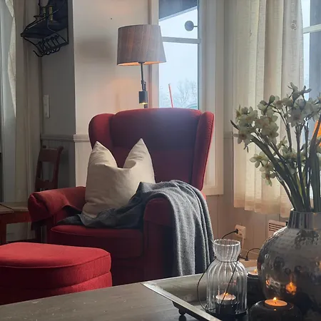 Cozy 3 Bedroom, Terrace, Pets Welcome *